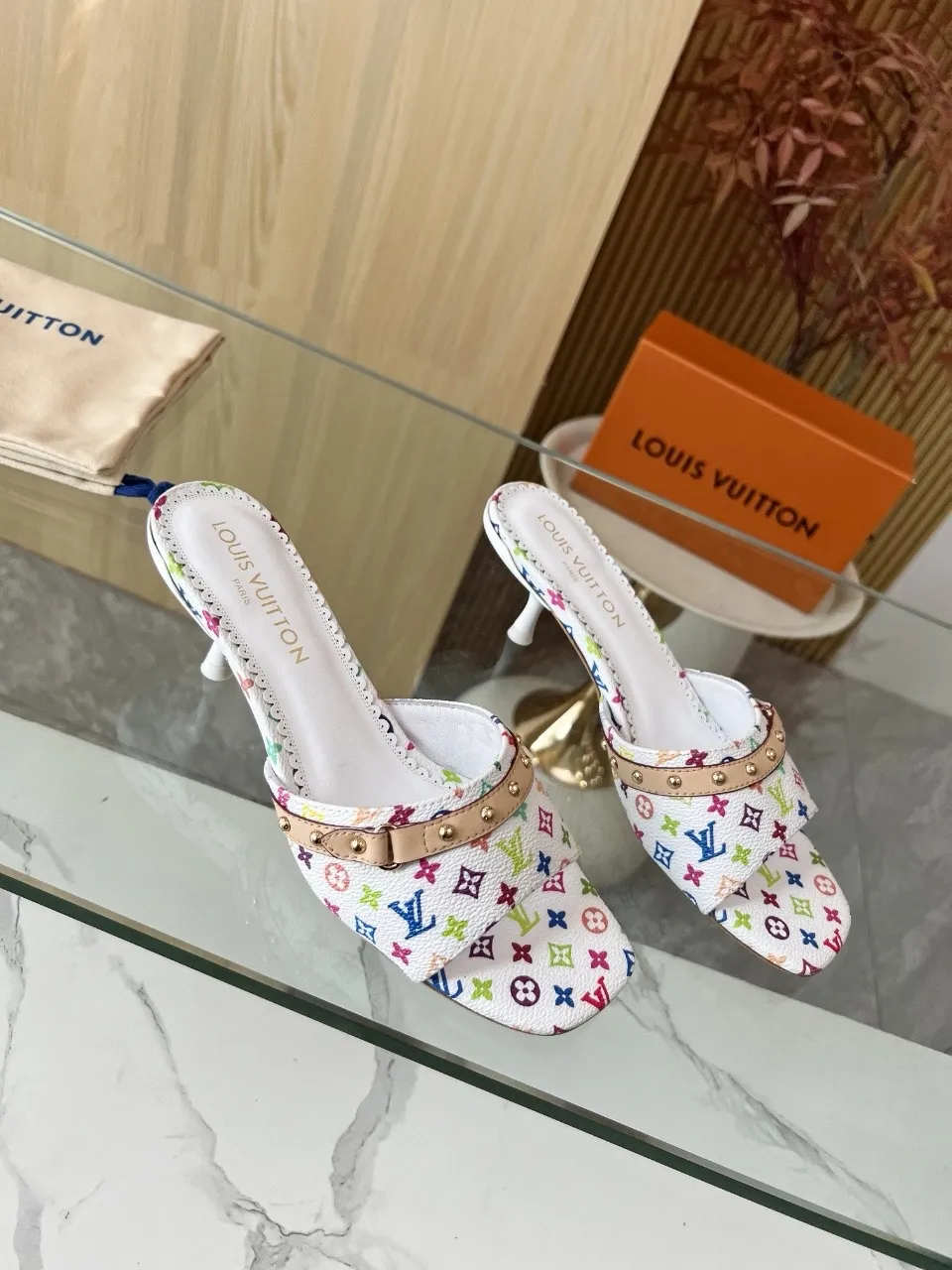 👟👟出厂价380👟👟  真皮底+30  LV35-43。 Heel height 5.5cm 35-43. Like a rubber sole. Genuine leather bottom +30
